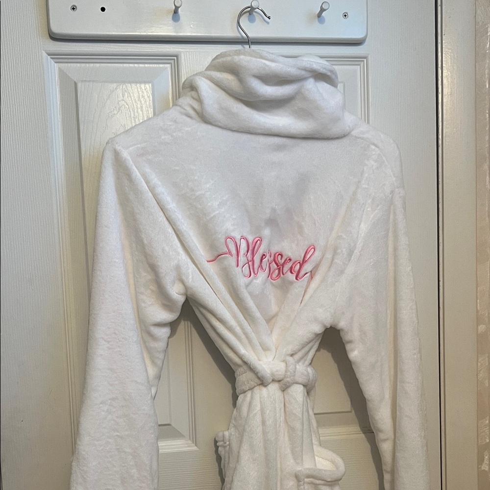 #*033=Soft White Medium Plush Bathrobe with Pink Embroidery Blessed - Picture 3 of 12